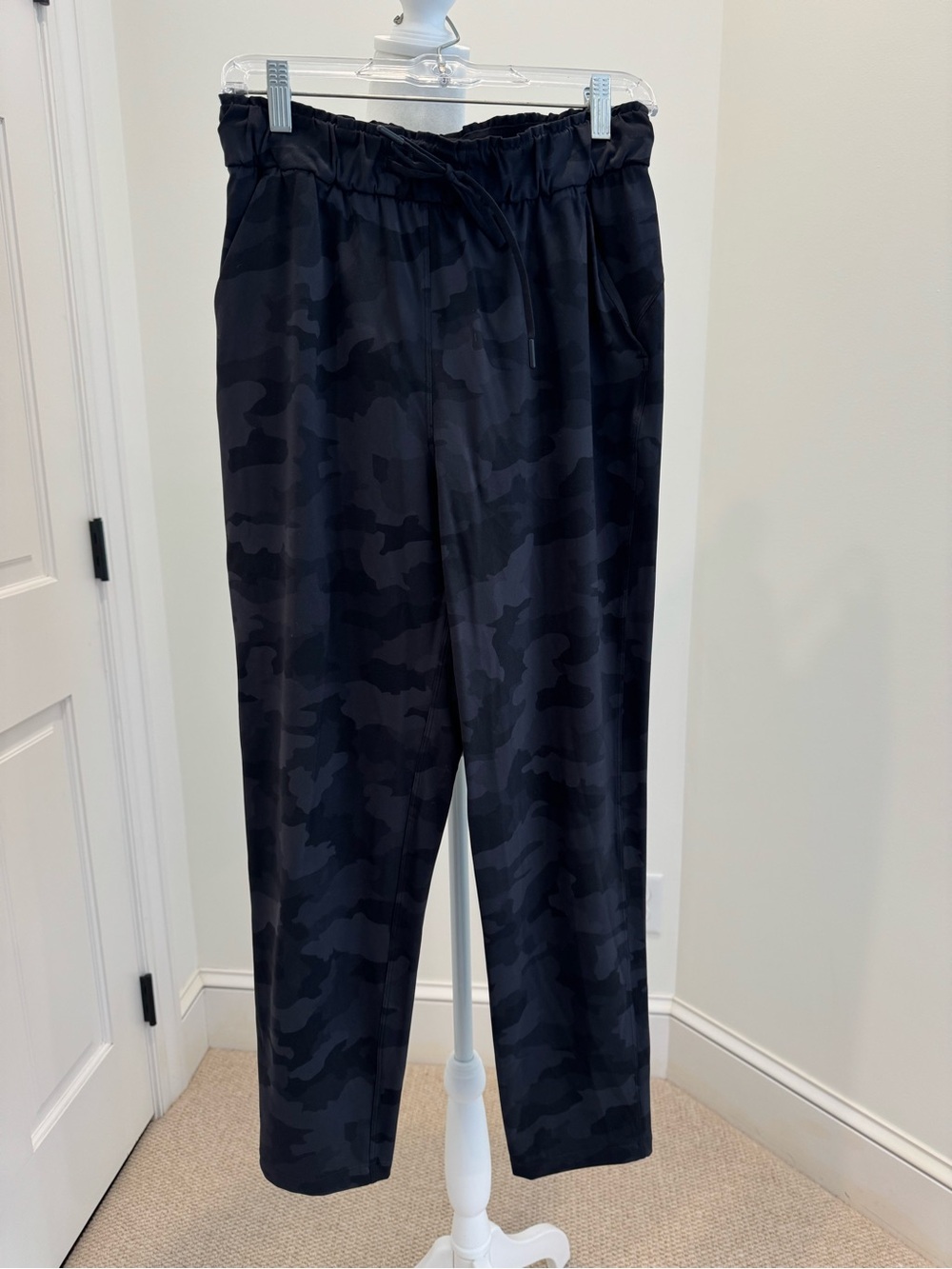 Lululemon Women’s Black Camo Jogger Pants